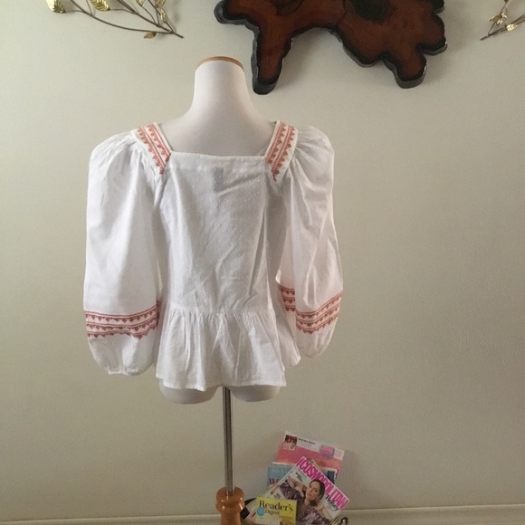 🌹HOST PICK- UNIVERSAL WHITE PEACH EMBROIDERED FLOWER CROP RUFFLE TOP/SIZE M - Picture 5 of 8